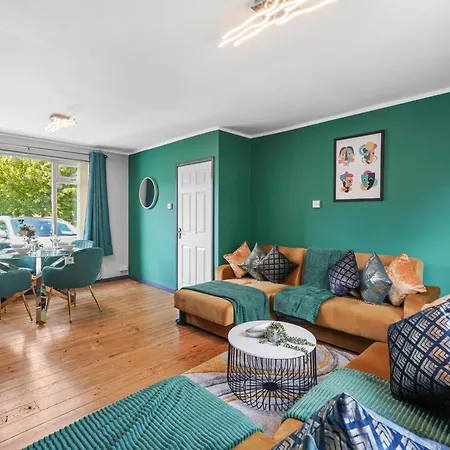 Spacious Luxury Garden House Free Parking