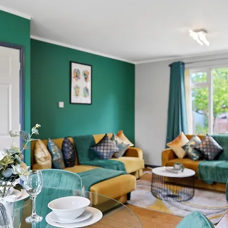 Spacious Luxury Garden House Free Parking Apartment *