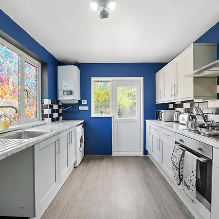 Apartment Spacious Luxury Garden House Free Parking